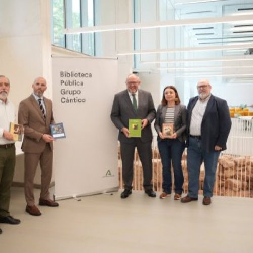 La Universidad de Córdoba hace entrega de más de 4.000 libros a la Biblioteca Pública Grupo Cántico