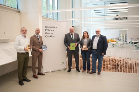 Lee más sobre el artículo La Universidad de Córdoba hace entrega de más de 4.000 libros a la Biblioteca Pública Grupo Cántico