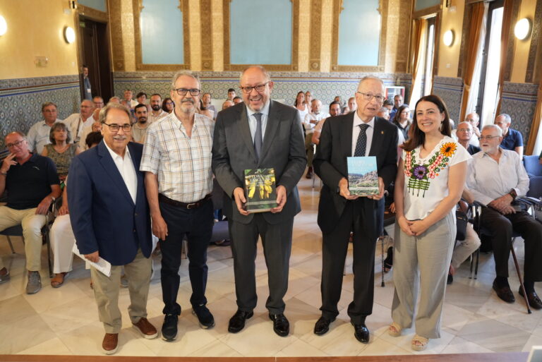 Lee más sobre el artículo Acto de presentación del libro «Flora vascular de la provincia de Córdoba» de Juan Devesa Alcaraz