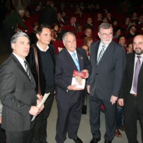 Ladis presenta en el Rectorado su libro «Personajes cordobeses» editado por el Servicio de Publicaciones